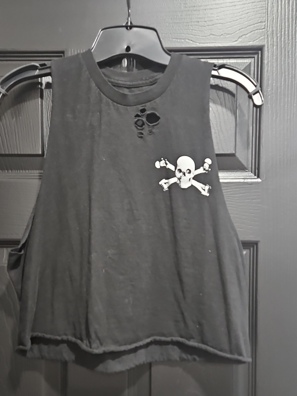 Black Skull Graphic Muscle Tee